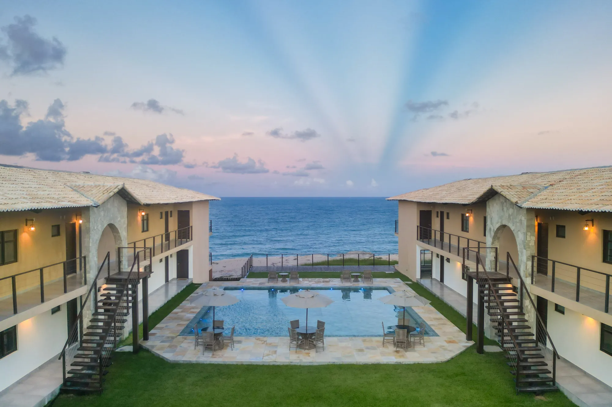 Pôr do sol no Condomínio Falésias de Pipa, apartamentos da ArcBio Experience